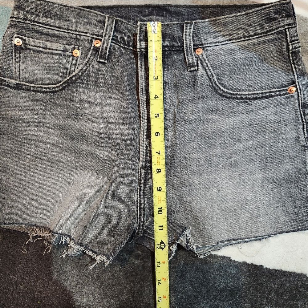 Levi's 501 Shorts - Picture 8 of 8